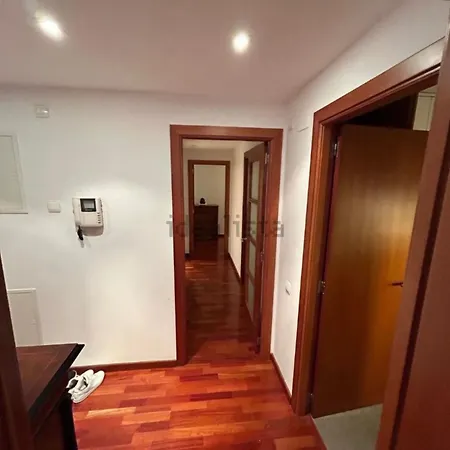 Barcelona And Pool 아파트